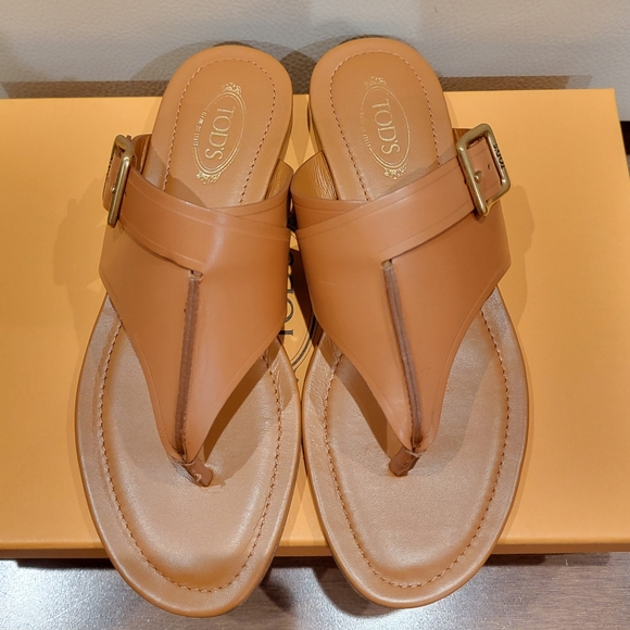 Tod's -- Leather Sandals - Picture 1 of 10
